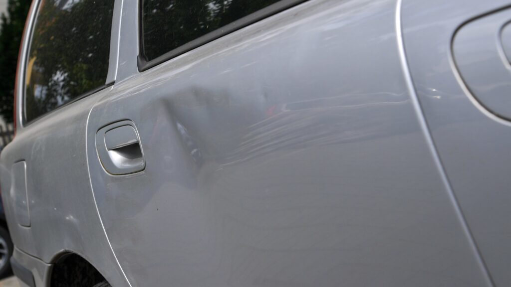 beuke, delle, rost, lack, lackschaden, unfall, reperatur, karosserie, pkw, auto, rad, reifen, automobile, automobil, transport, last kraft wagen, road, gummi, alt, unfall, classic, jahrgang, beförderu